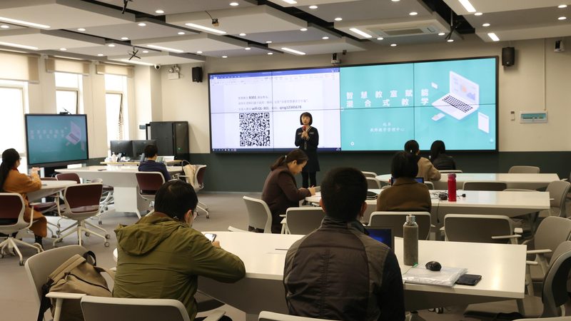 叉车安全操作规范：厂家培训的重要性与实施要点