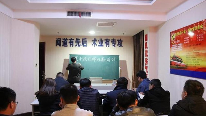 小标题：心理咨询师职业前景分析